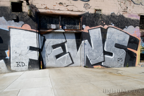граффити на стене в стиле больших букв