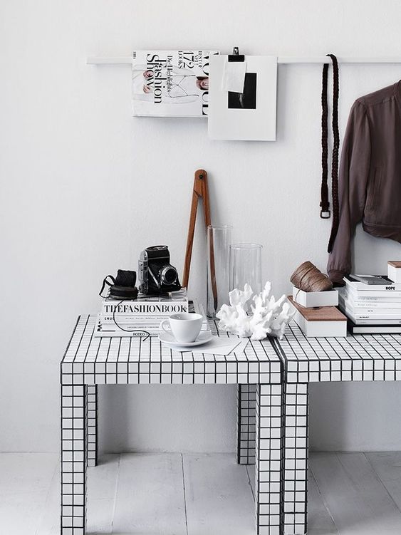 кофейный  стол ЛАКК из ИКЕА с декором из белой плитки DIY