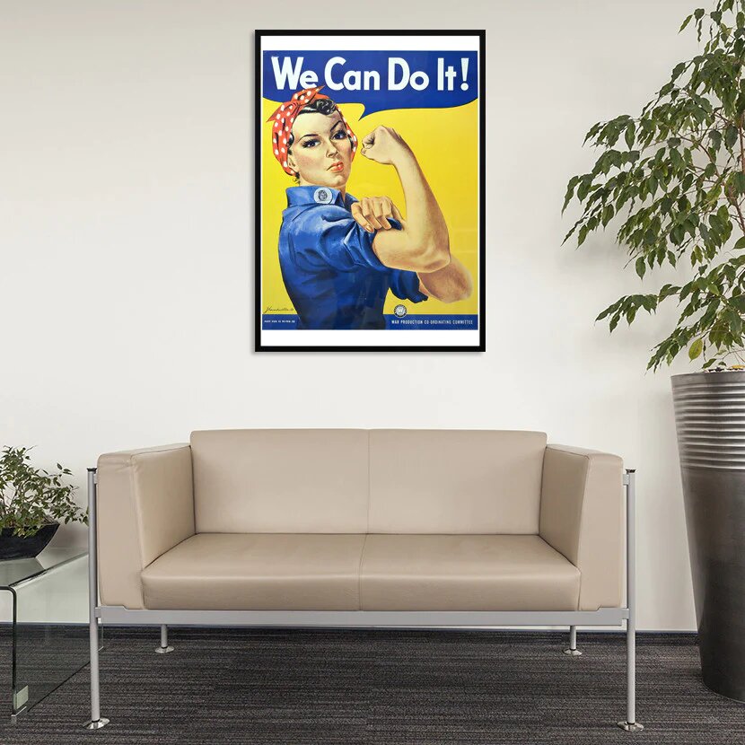 плакат We Can Do It на стене в офисе