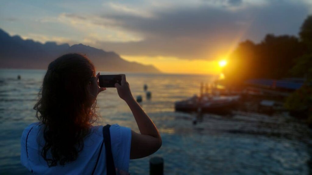фото природы швейцарии Аня фотографирует закат