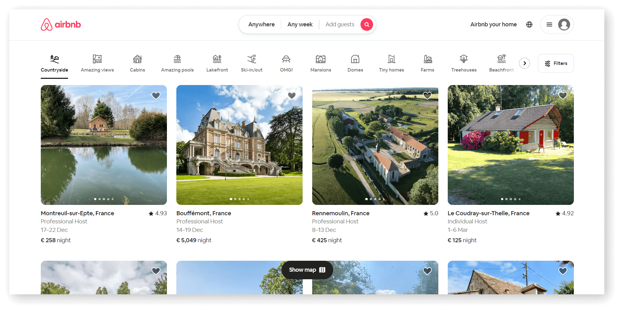 главная страница airbnb с изображением карточек разных домов