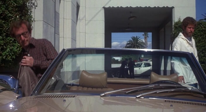 «Энни Холл» в теплом солнечном Лос-Анджелесе. В кадре — Вуди Аллен и Тони Робертс