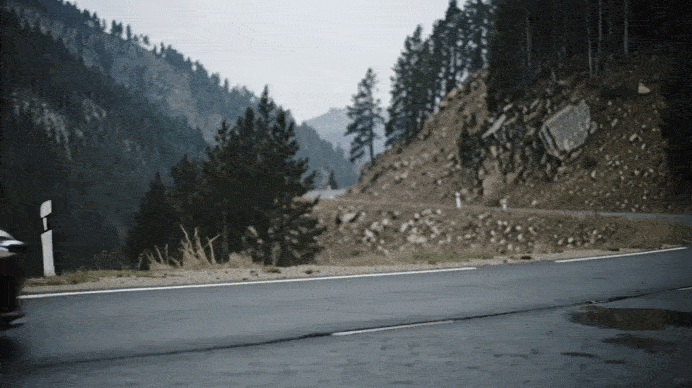 видео нейросеть красный спорткар на горной дороге
