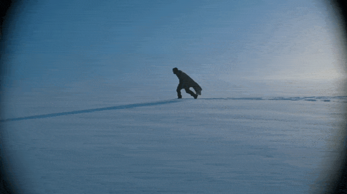 видео нейросеть путник на заснеженной равнине