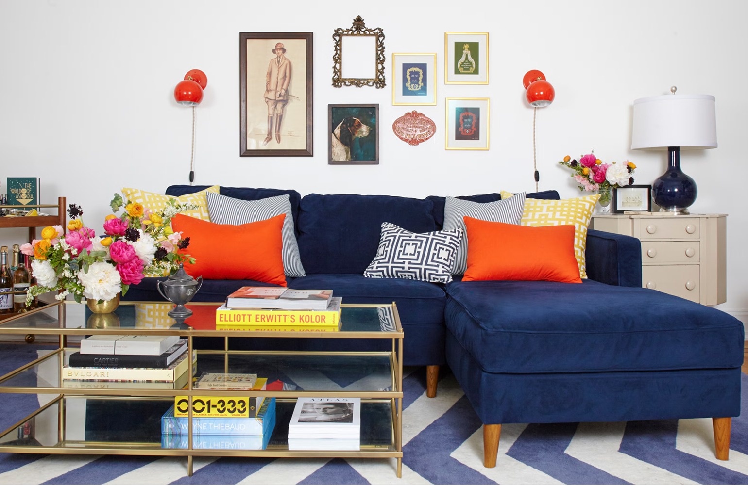 Диван для маленькой квартиры в интерьере