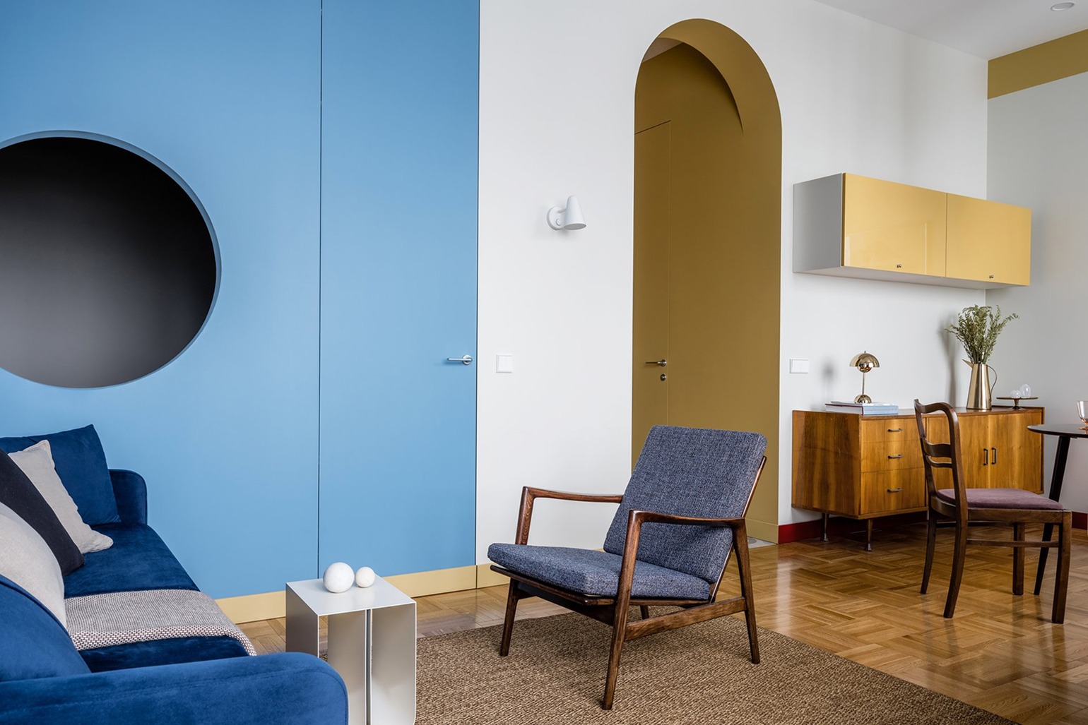 Легкая яркая мебель в стиле мидсенчури