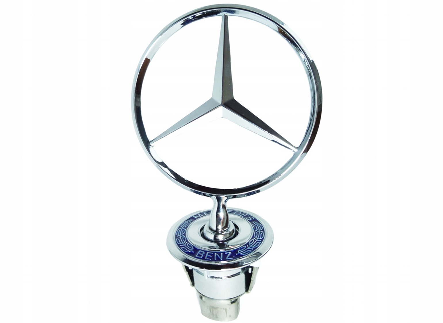 эмблема Mercedes на капоте